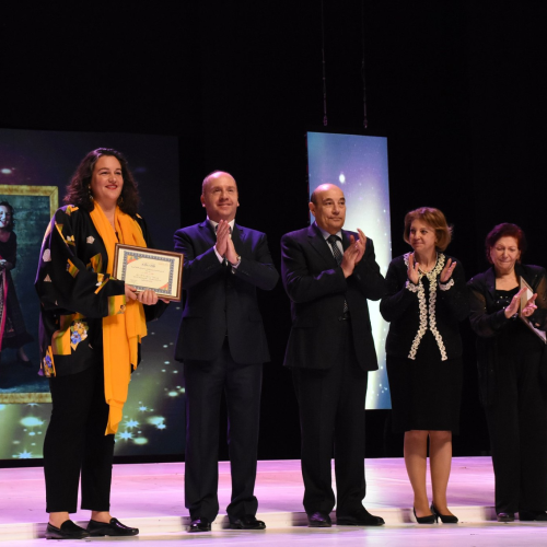 Soumaya Hallak récompensée à Damas par le Ministre syrien de la culture